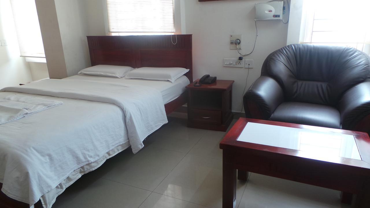 哥印拜陀 Kooloth Lake View Residency酒店 外观 照片