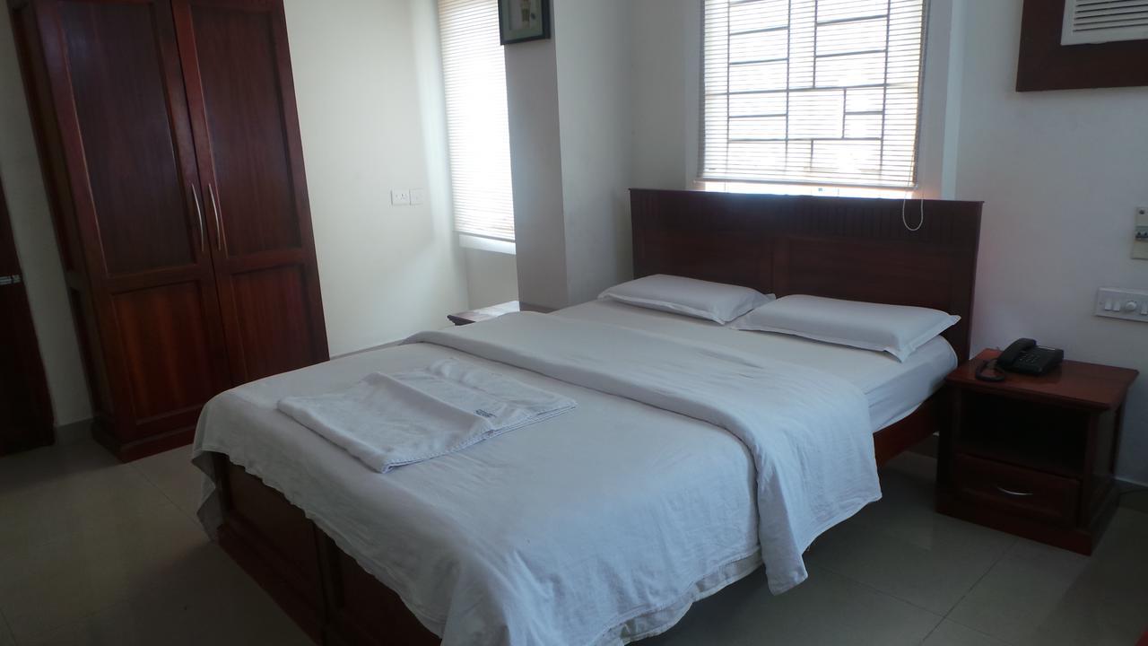 哥印拜陀 Kooloth Lake View Residency酒店 外观 照片