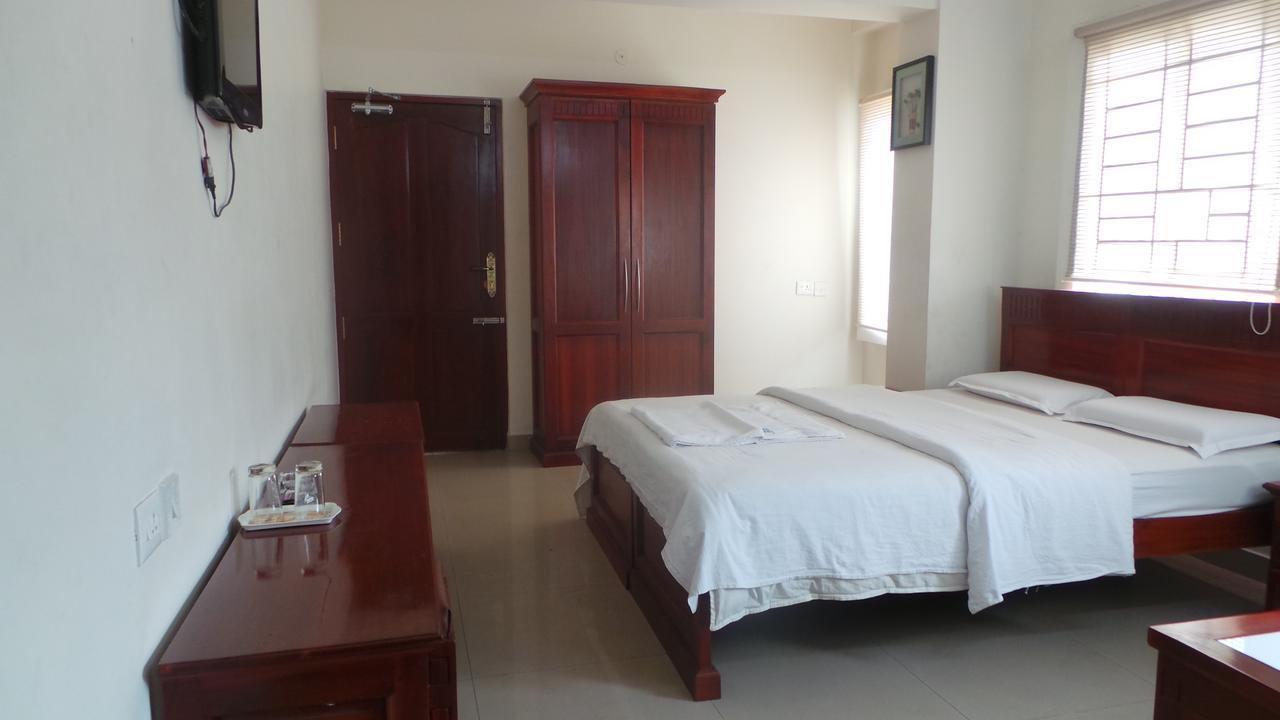 哥印拜陀 Kooloth Lake View Residency酒店 外观 照片